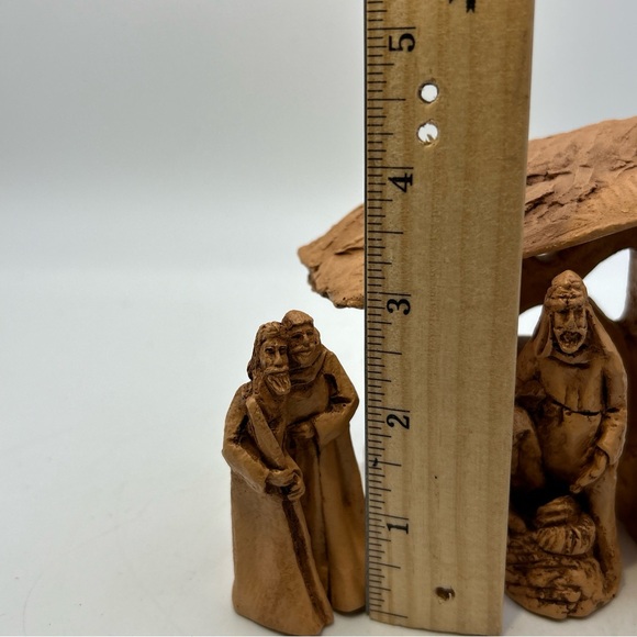 Vtg 4pc Small Manger Scene Wisemen,Sheppard,Jesus,Mary,Joseph,Stable Christmas - Picture 5 of 13